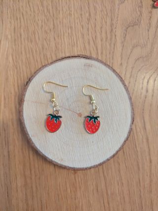 Pendientes fresa dorados