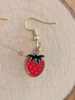 Pendientes fresa dorados