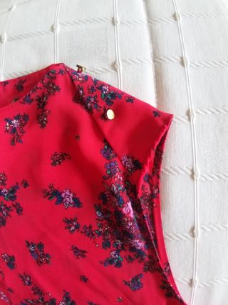 Blusa roja estampada
