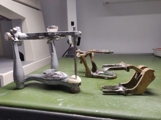 3 Articuladores Dentales usados