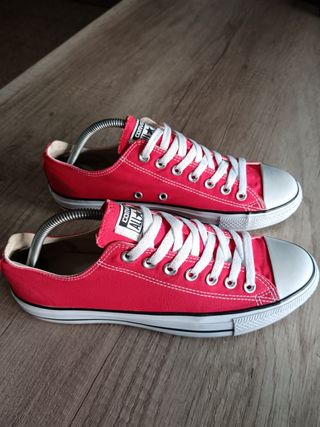 Converse rojas bajas