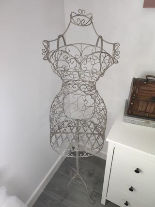Maniquí perchero metal gris