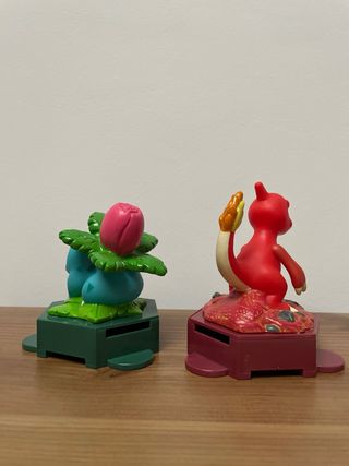 2 Figuras Pokémon: Ivysaur & Charmander