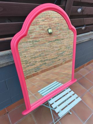 Specchio rosa in stile vintage