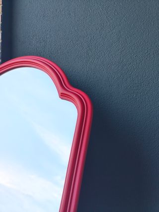 Specchio rosa in stile vintage