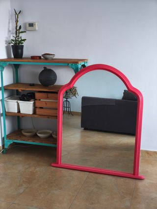 Specchio rosa in stile vintage