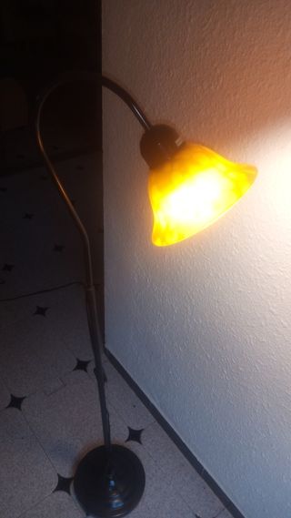 Lampara de pie arqueada - metal y cristal