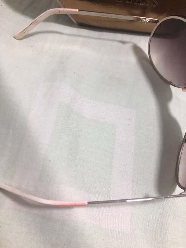 Gafas de sol Guess doradas