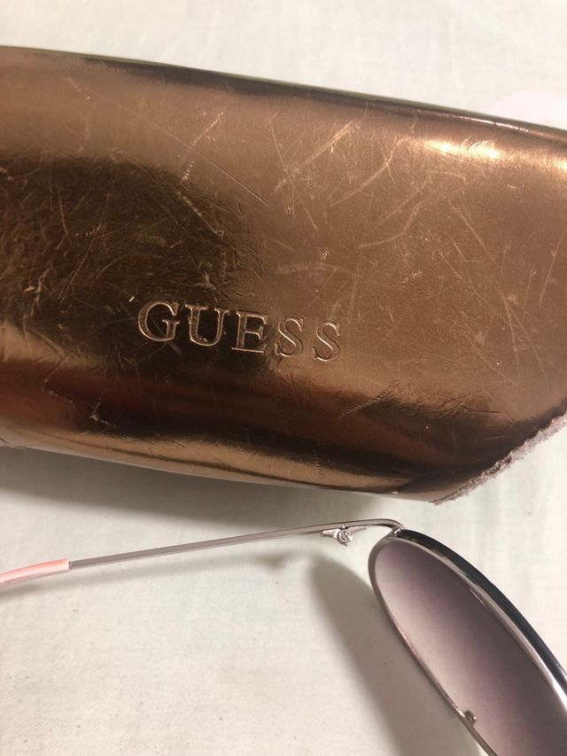 Gafas de sol Guess doradas