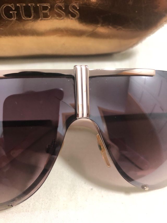 Gafas de sol Guess doradas