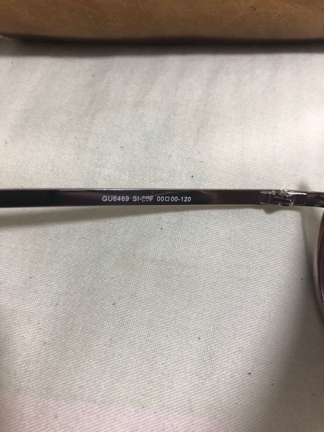 Gafas de sol Guess doradas