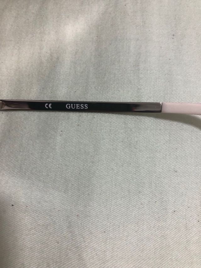 Gafas de sol Guess doradas