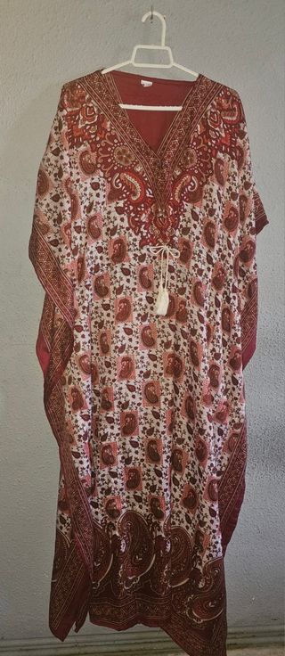 Vestido largo árabe rojo y marrón