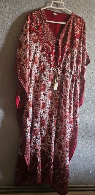 Vestido largo árabe rojo y marrón