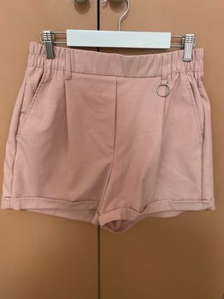 Shorts rosa y granate y falsa coral