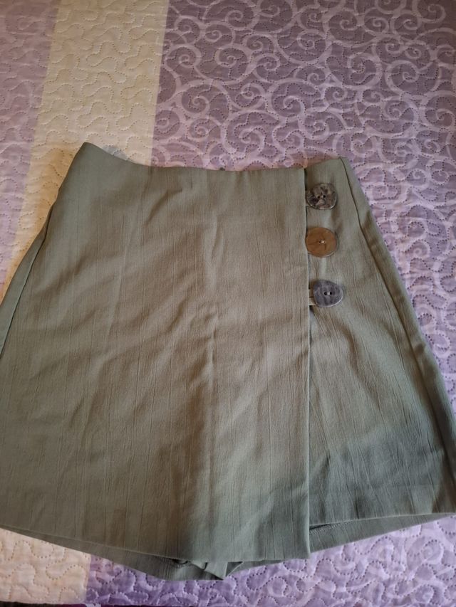 Falda pantalón verde.