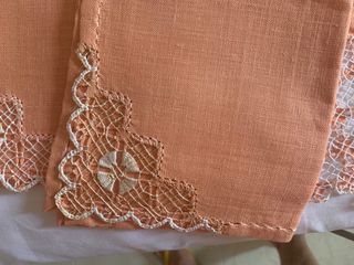 Mantel lino calado canario color salmon redondo