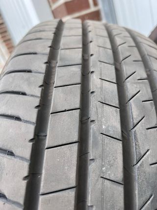 Neumáticos Bridgestone 225/55 R19 con 3000km 4 uni