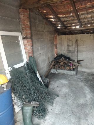 Finca en suelo urbano con galpón.