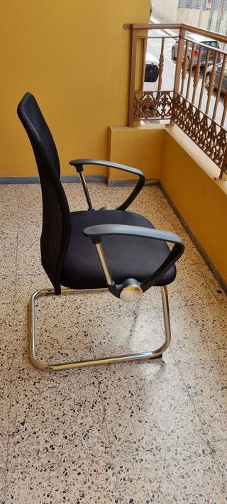 Silla oficina negra, respaldo transpirable
