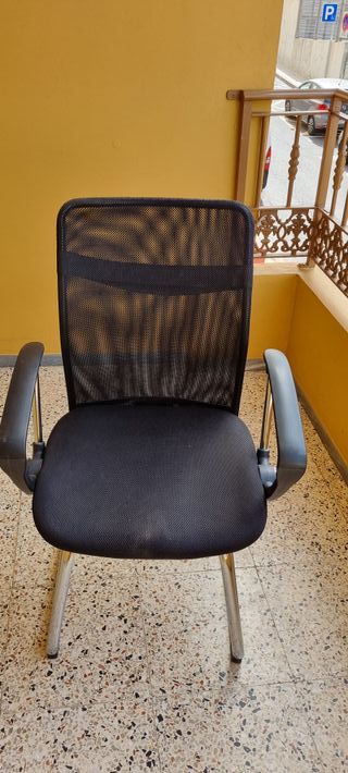 Silla oficina negra, respaldo transpirable