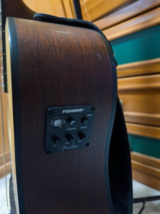 Guitarra Fender electroacústica zurda