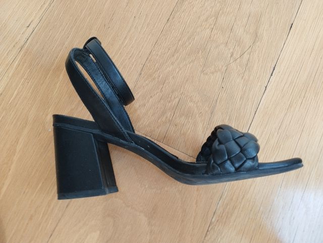 Sandalias tacón negras