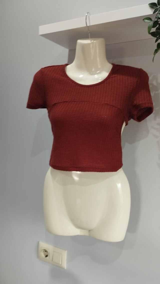 Top corto mujer rojo - espalda abierta