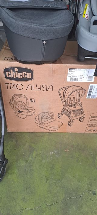Chicco Trio Alysia
Silla coche, paseo y capazo.