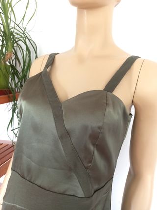Vestido corto satinado verde corte asimétrico L 40