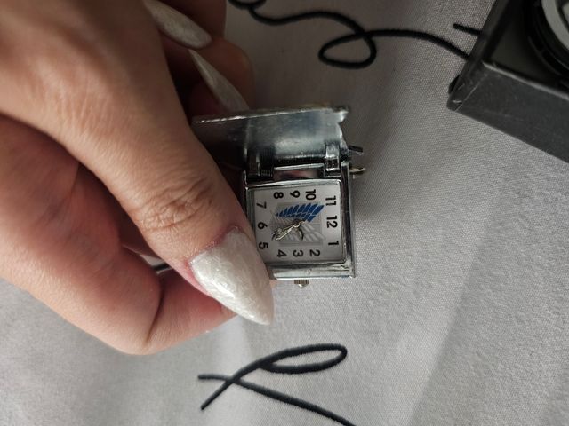 2 Charms Anime: Ataque a los Titanes & L