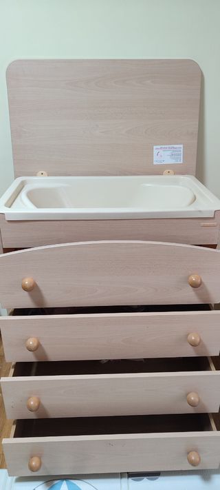 Mueble cambiador y bañera con 4 cajones