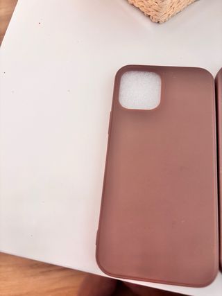 Funda silicona iPhone 12 marrón