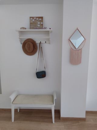 Banco y perchero blanco - Madera