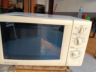 Microondas Sanyo PowerGrill 800W