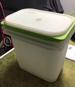 Cofre plástico verde y blanco tipo ikea