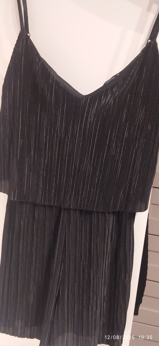 Mono corto Bershka negro brillante, talla S