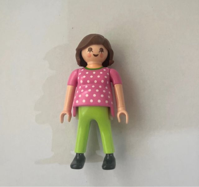 Playmobil chica embarazada