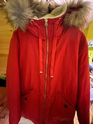 Abrigo rojo Pull & Bear
