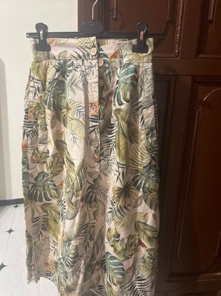 Falda Stradivarius floral larga