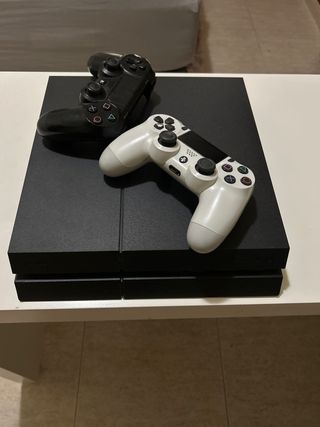PS4 (PlayStation 4) con 2 mandos