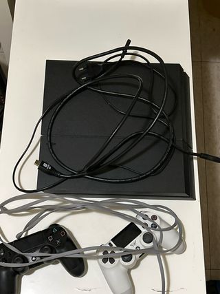 PS4 (PlayStation 4) con 2 mandos