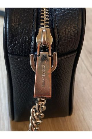 Michael Kors - Borsa a tracolla nera martellata