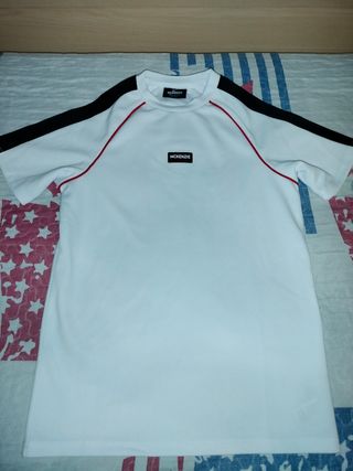 Camiseta McKenzie - Negra y Blanca
