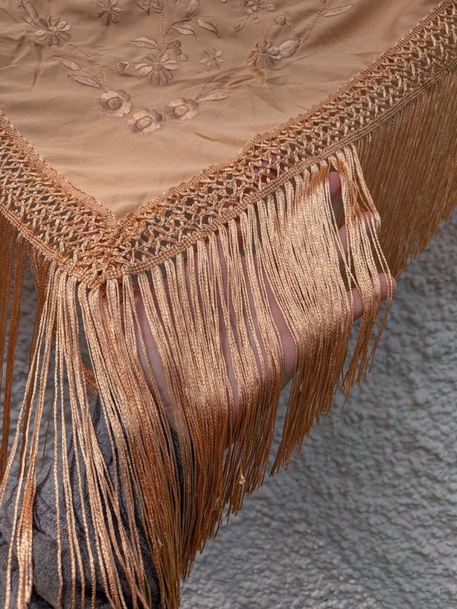 Mantoncillo Flamenco Beige Tostado Monocolor