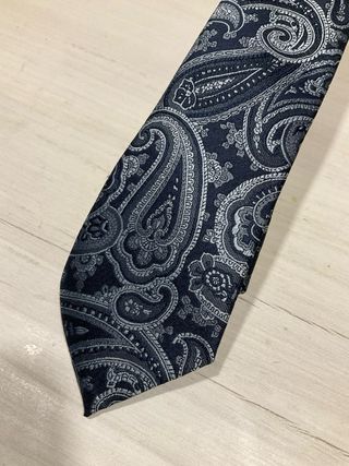 Corbata paisley azul plata