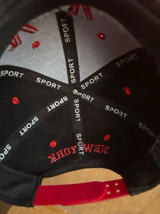 Gorra NY Yankees negra y roja