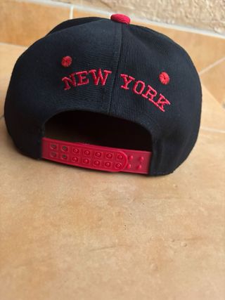 Gorra NY Yankees negra y roja