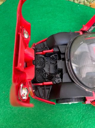 Ferrari F50 – Escala 1:18 – Maisto