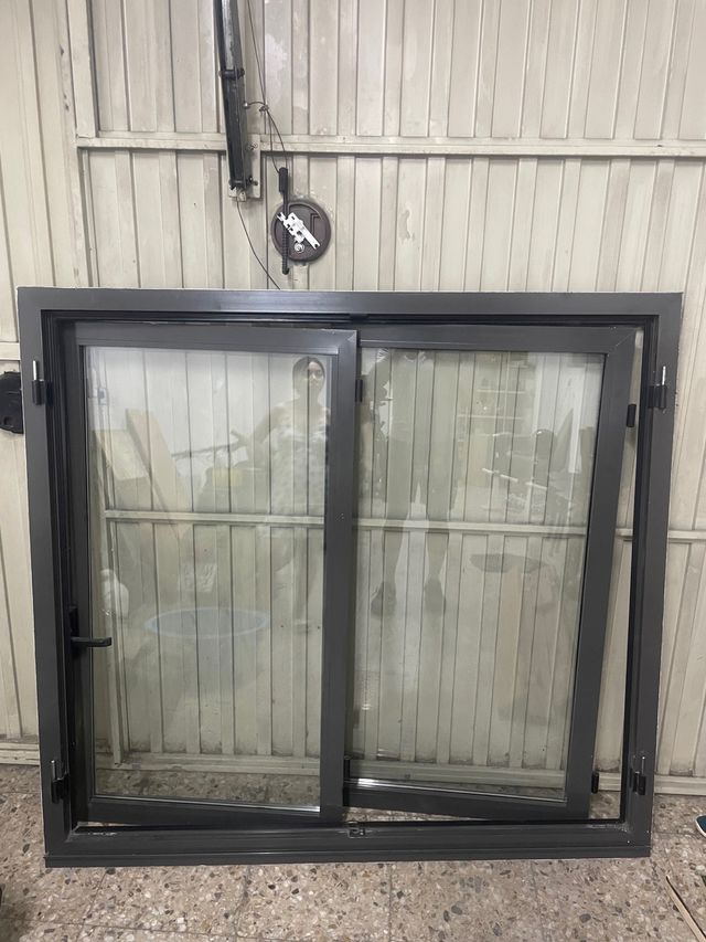 Ventana de aluminio de dos hojas 